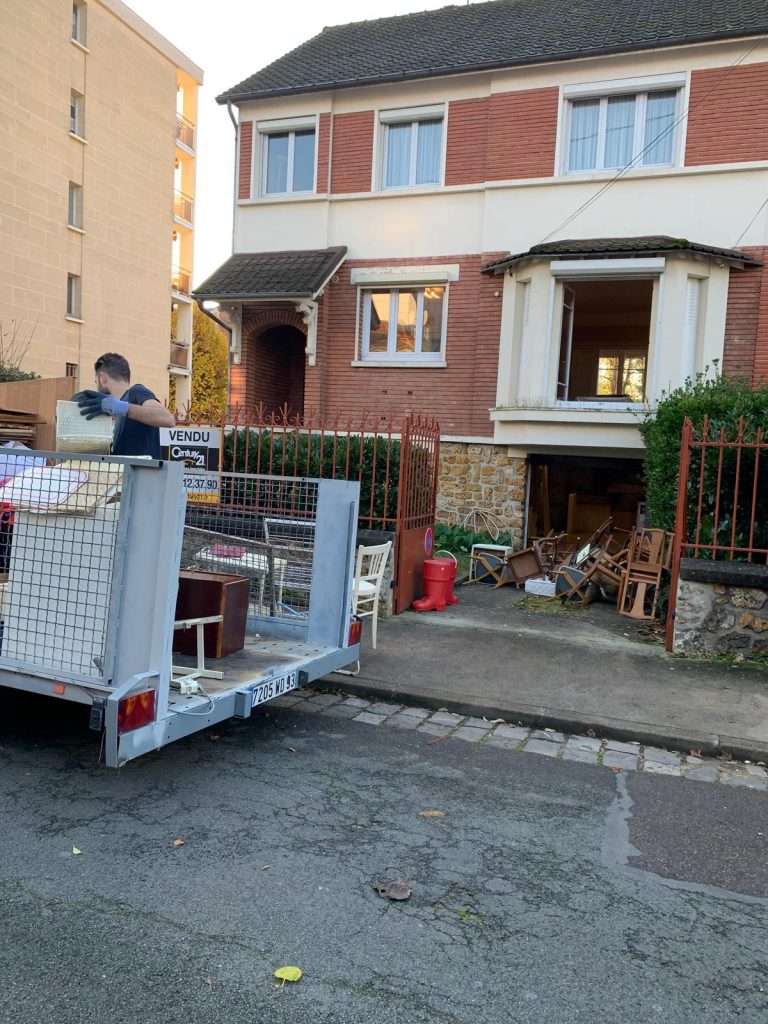 Équipe Débarras Pros en intervention
